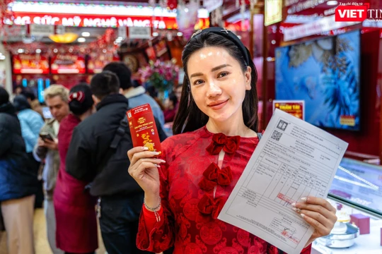 Đối với nhà đầu tư dài hạn, vàng vẫn là kênh tích trữ an toàn, phòng ngừa rủi ro tài chính toàn cầu.