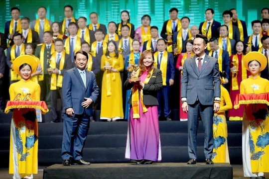 Tăng trưởng ổn định, BAC A BANK vào top 100 các doanh nghiệp “Sao vàng Đất việt 2024”