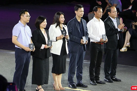Đại diện các doanh nghiệp nhận giải Innovative Choice Awards