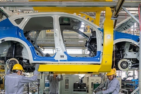 Chính phủ thống nhất giảm 50% lệ phí trước bạ ô tô, ban hành trước 18/8