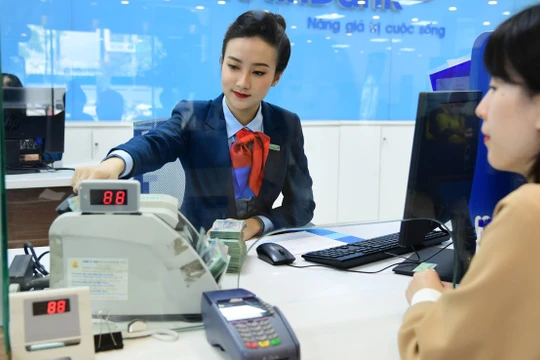 Cổ đông sở hữu vượt trần tại ngân hàng không được nhận cổ tức bằng tiền 