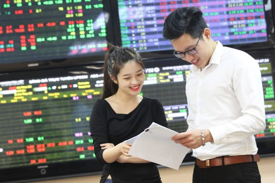 Chứng khoán 2/12: VN-Index tăng mạnh, khối ngoại đảo chiều mua ròng