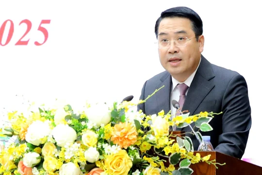 Ông Nguyễn Tuấn Anh phát biểu nhận nhiệm vụ. Ảnh: Cổng thông tin điện tử tỉnh Lào Cai.