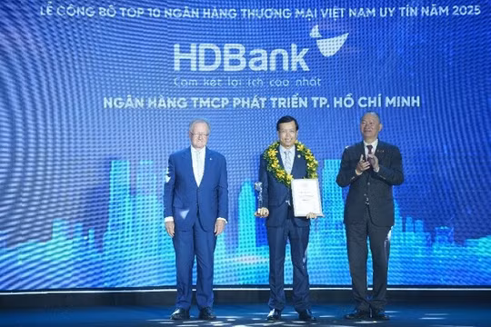 HDBank giữ vị trí thứ 3 Top ngân hàng niêm yết uy tín và hiệu quả nhất Việt Nam.
