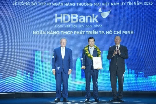 HDBank giữ vị trí thứ 3 Top ngân hàng niêm yết uy tín và hiệu quả nhất Việt Nam.