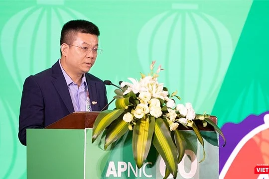 Ông Nguyễn Hồng Thắng, Giám đốc Trung tâm Internet Việt Nam (VNNIC) phát biểu tại Hội nghị Thành viên lần thứ 60 của Trung tâm thông tin mạng châu Á - Thái Bình Dương (APNIC 60)