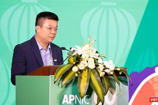 Ông Nguyễn Hồng Thắng, Giám đốc Trung tâm Internet Việt Nam (VNNIC) phát biểu tại Hội nghị Thành viên lần thứ 60 của Trung tâm thông tin mạng châu Á - Thái Bình Dương (APNIC 60)