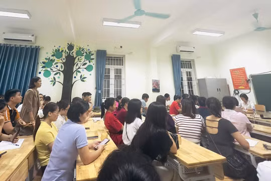 Thực phẩm có mùi vào trường tiểu học ở Hà Nội: Phụ huynh chất vấn, nhà trường nói gì?