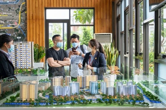 Giá chung cư vượt mọi dự đoán, làm gì để hạ “nhiệt”?