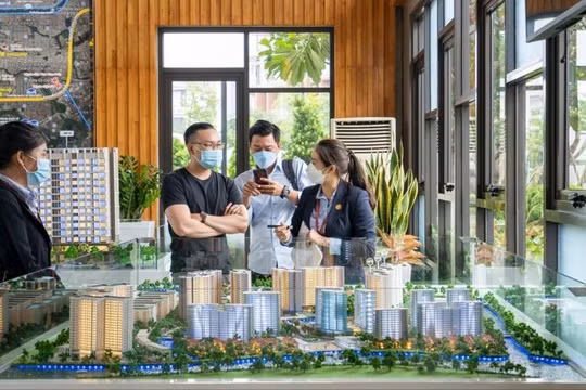 Giá chung cư vượt mọi dự đoán, làm gì để hạ “nhiệt”?