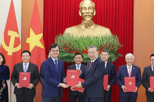 13 cơ quan Trung ương gương mẫu đi đầu hoàn thành tinh gọn bộ máy