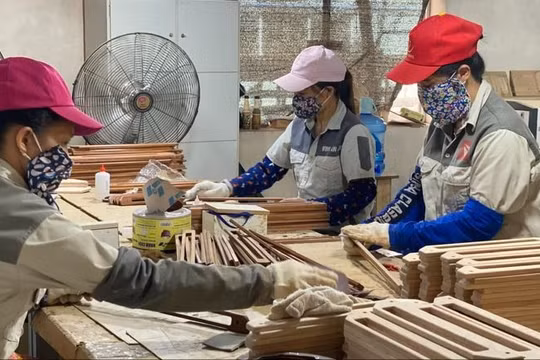 Theo VIS Rating, những ngành công nghiệp chính như đồ gỗ sẽ chịu ảnh hưởng khi Mỹ công bố thuế đối ứng 46% với Việt Nam. Ảnh: VGP/Đỗ Hương.