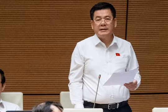 Thuốc lá nung nóng và thuốc lá điện tử "làm nóng" nghị trường, Bộ Công Thương ủng hộ Bộ Y tế