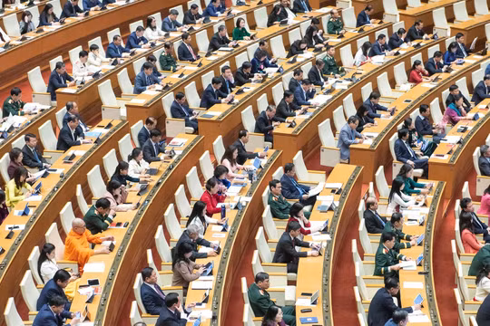 Khai mạc kỳ họp Quốc hội, bàn sửa đổi Hiến pháp và sáp nhập tỉnh