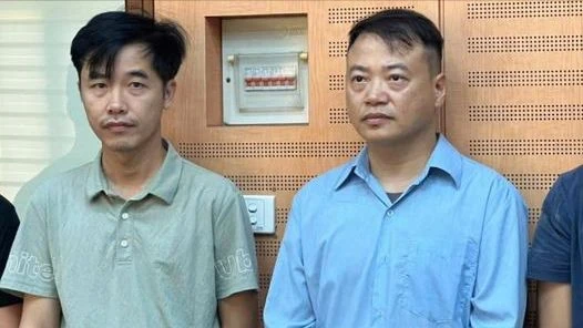 CEO NextPay Nguyễn Hữu Tuất (bên trái) “cánh tay phải” của Shark Bình