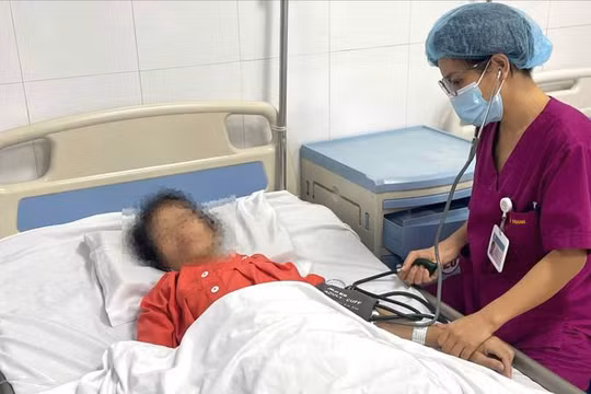 Cảnh báo khối u "khủng" tới 10kg: Đừng để u xơ tử cung biến thành “quả bom nổ chậm”