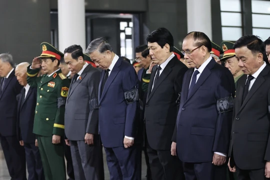 Tổng Bí thư Tô Lâm và lãnh đạo Đảng, Nhà nước viếng Đại tướng Nguyễn Quyết