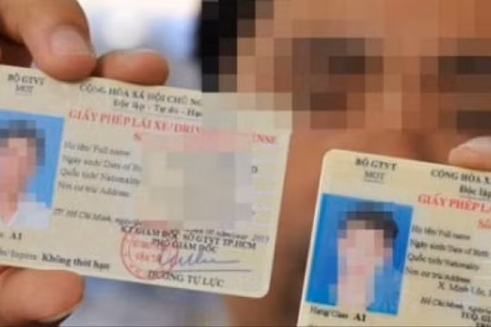 Giấy phép lái xe có 12 điểm, tài xế bị trừ hết 12 điểm sẽ bị "treo bằng" ít nhất 6 tháng.