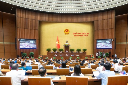 Quốc hội khóa XV thảo luận ở hội trường về Dự thảo Nghị quyết của Quốc hội sửa đổi, bổ sung một số điều của Hiến pháp năm 2013. Ảnh: Quochoi.vn.