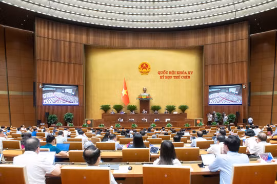 Quốc hội khóa XV thảo luận ở hội trường về Dự thảo Nghị quyết của Quốc hội sửa đổi, bổ sung một số điều của Hiến pháp năm 2013. Ảnh: Quochoi.vn.