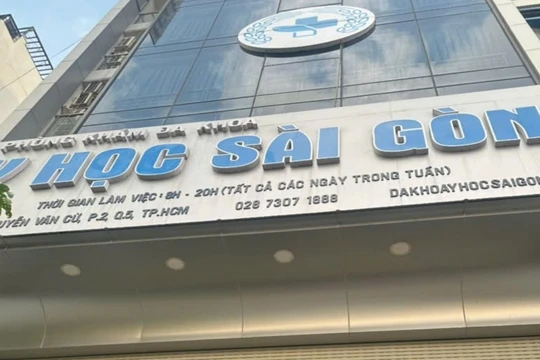 Giải cứu thai phụ bị phòng khám 'vẽ bệnh, moi tiền' ngay trên bàn mổ