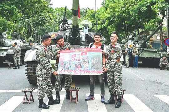 Nổi tiếng với tranh vẽ "Bác Hồ với thiếu nhi” bằng phấn, thầy giáo xúc động, tự hào