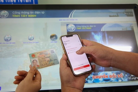 Quốc hội thông qua Luật Chuyển đổi số: Nguyên tắc “khai báo một lần là mặc định”