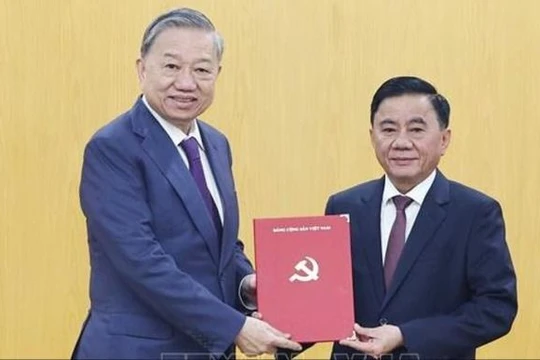 Ông Trần Cẩm Tú giữ chức Thường trực Ban Bí thư