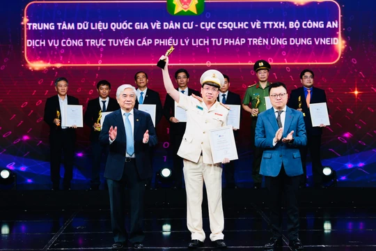 Vinh danh 45 đơn vị, sản phẩm và giải pháp chuyển đổi số xuất sắc. 