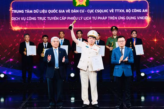 Vinh danh 45 đơn vị, sản phẩm và giải pháp chuyển đổi số xuất sắc. 