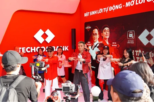 Techcombank công bố cách “săn vé” concert anh trai vượt ngàn chông gai vào tháng 3