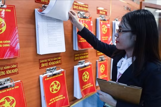 Bỏ hình thức kỷ luật giáng chức, hạ bậc lương với công chức, cán bộ
