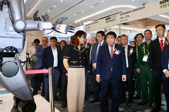 Phó Thủ tướng nêu nhiệm vụ “then chốt của then chốt” để phát triển ngành công nghiệp bán dẫn