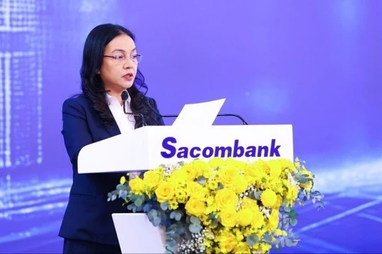 Bà Nguyễn Đức Thạch Diễm tại đại hội đồng cổ đông năm 2025. Ảnh: Sacombank