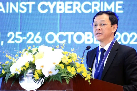 Thứ trưởng Nguyễn Tri Thức: Thay vì cấm đoán, cha mẹ nên đồng hành cùng con trên hành trình số