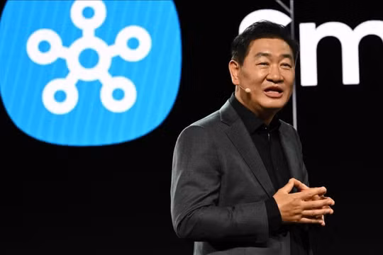 Ông Han Jong-Hee, Tổng giám đốc điều hành Samsung Electronics có bài phát biểu tại CES (ảnh: Bloomberg)