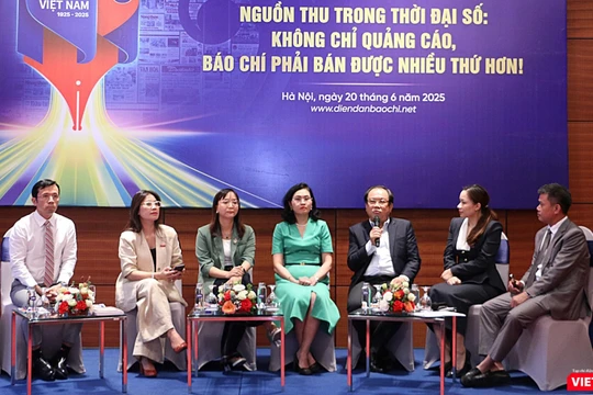 Các diễn giả chia sẻ nhiều quan điểm, đề xuất các giải pháp nhằm giúp báo chí thích ứng, phát triển bền vững trong thời đại số.