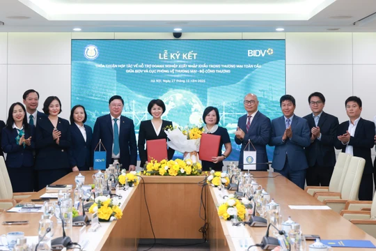 Hợp tác tạo cầu nối hiệu quả, vững chắc để hỗ trợ doanh nghiệp xuất nhập khẩu 