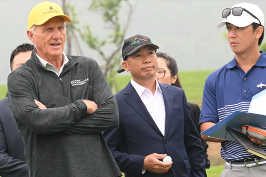 Huyền thoại “Cá mập trắng” Greg Norman khảo sát sân golf T&T Văn Lang Empire 