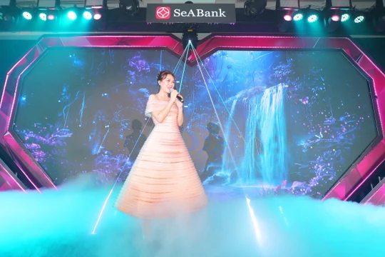 Ca sỹ Mỹ Tâm kết hợp với SeABank