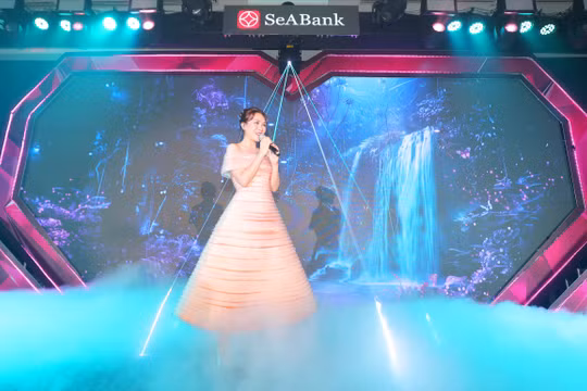 Ca sỹ Mỹ Tâm kết hợp với SeABank