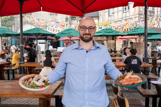 Sun World Ba Na Hills hợp tác với chuyên gia Đức nâng tầm chất lượng sản phẩm xúc xích đặc trưng