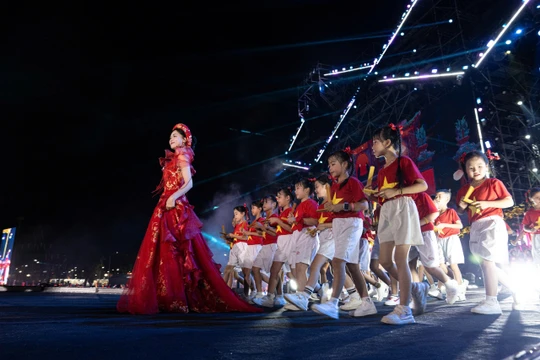 8Wonder: Khi âm nhạc viết nên tinh thần Việt Nam hùng cường và khát vọng vươn xa