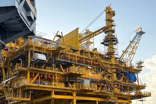 Dự án phát triển mỏ Kình Ngư Trắng - Kình Ngư Trắng Nam chính thức đón dòng dầu thương mại đầu tiên