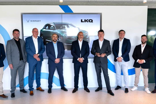 Vinfast và LKQ Netherlands công bố hợp tác chiến lược về mạng lưới dịch vụ và hậu mãi 