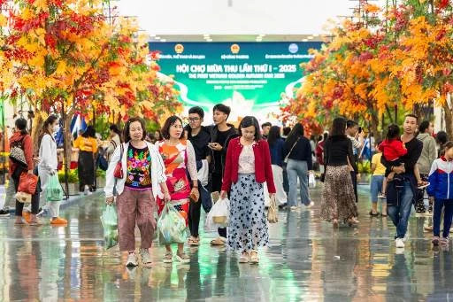 Biển người đổ về Hội chợ Mùa thu 2025 trước khi cơ hội mua sắm tốt nhất năm khép lại vào ngày 4/11