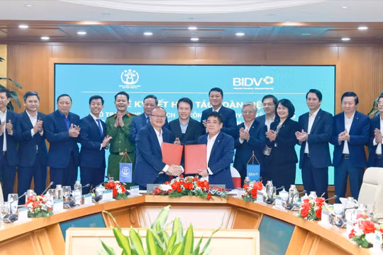 Chung tay đưa dịch vụ công trực tuyến đến gần hơn với người dân, doanh nghiệp 