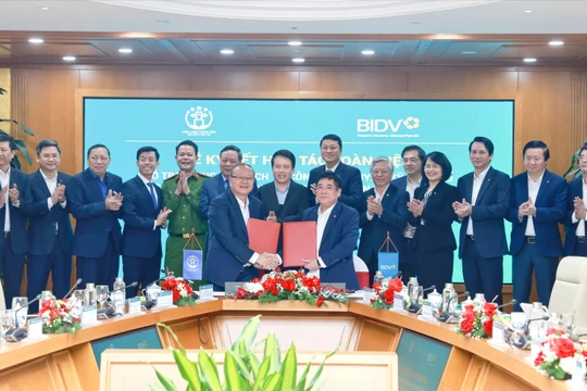 Chung tay đưa dịch vụ công trực tuyến đến gần hơn với người dân, doanh nghiệp 