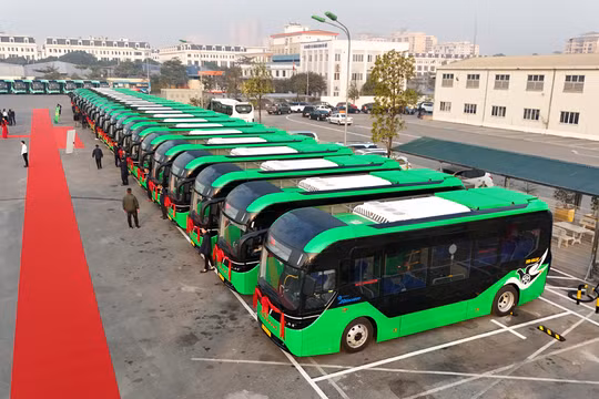 Cận cảnh mẫu xe buýt điện đô thị vừa ra mắt của Vinfast 