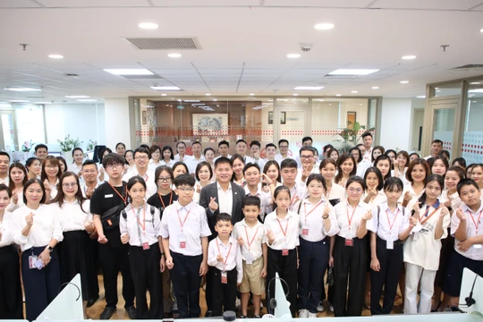 Quỹ của SeABank nhận đỡ đầu thêm 10 học sinh nghèo hiếu học: Nối dài hành trình 10 năm gieo mơ ước